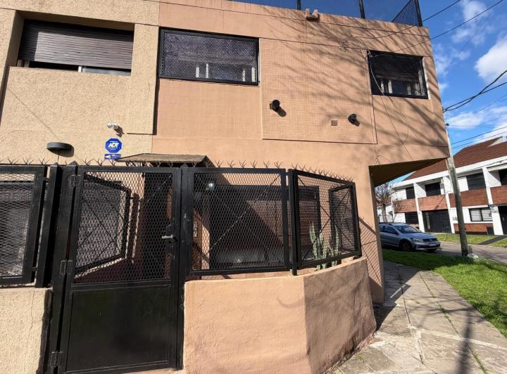 Casa · 130m² · 3 Ambientes · 1 Cochera