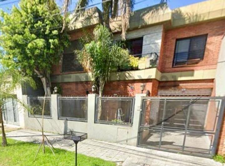Casa · 180m² · 5 Ambientes · 2 Cocheras