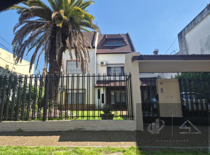 Casa · 280m² · 6 Ambientes · 6 Cocheras