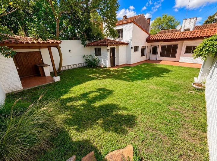 Casa · 160m² · 3 Dormitorios · 2 Cocheras