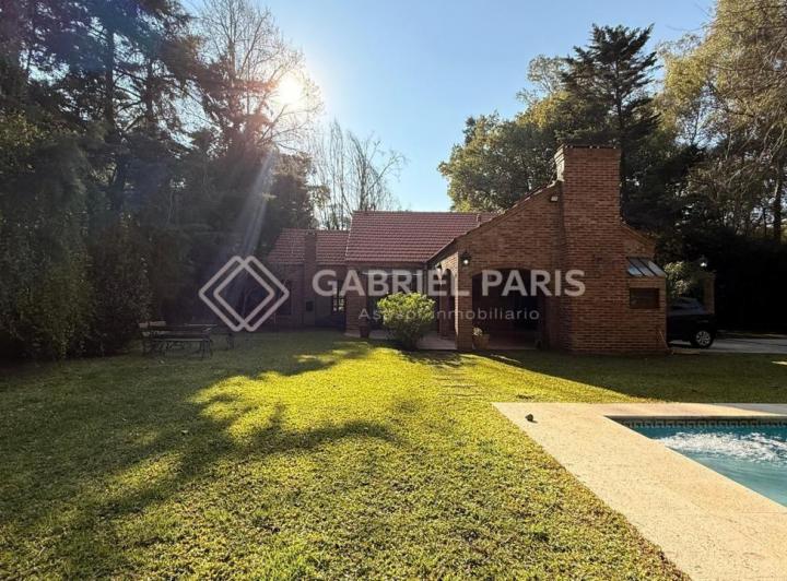 Casa · 144m² · 4 Ambientes · 3 Cocheras