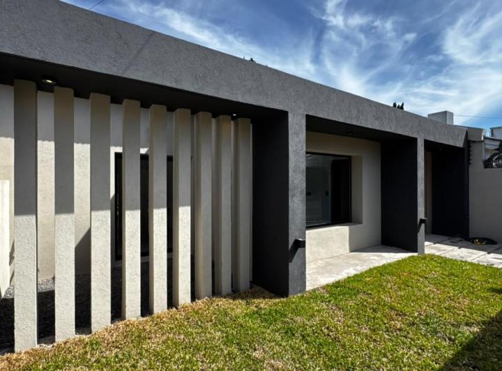 Casa · 130m² · 3 Ambientes · 2 Cocheras