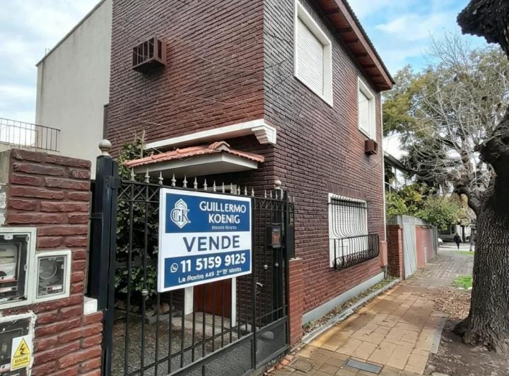 Casa · 232m² · 6 Ambientes · 2 Cocheras