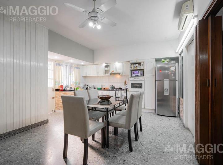Casa · 142m² · 4 Ambientes · 1 Cochera