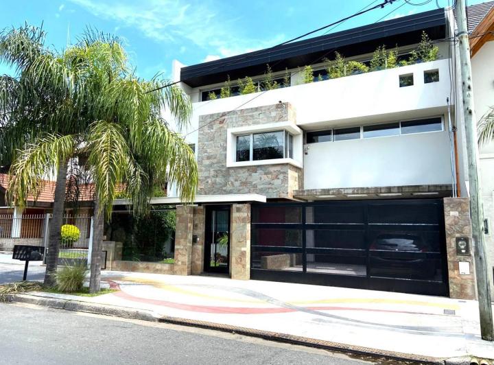 Casa · 440m² · 5 Ambientes · 5 Cocheras