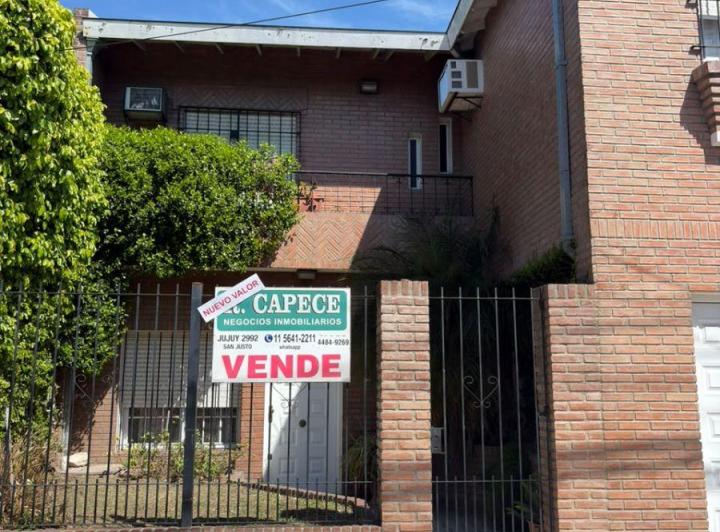 Casa · 235m² · 6 Ambientes · 2 Cocheras