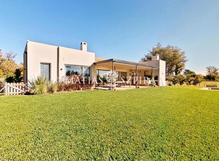 Casa · 214m² · 4 Ambientes