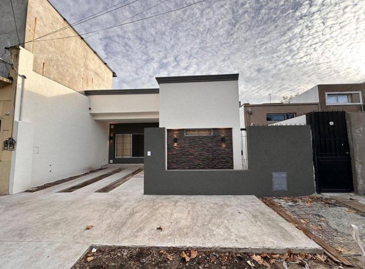 Casa · 80m² · 3 Ambientes · 1 Cochera