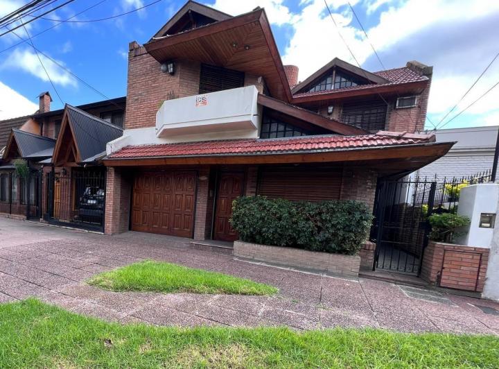 Casa · 274m² · 5 Ambientes · 1 Cochera