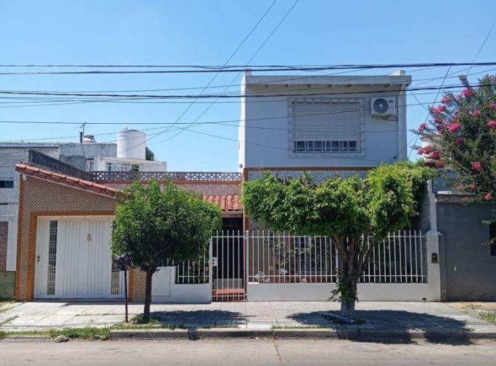 Casa · 110m² · 4 Ambientes · 1 Cochera