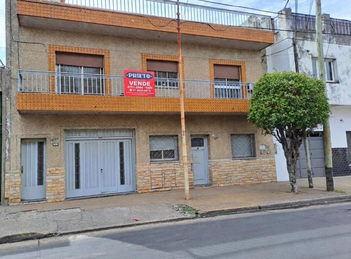 Casa · 250m² · 10 Ambientes · 1 Cochera