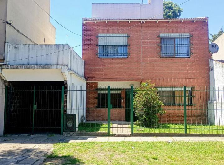 Casa · 200m² · 9 Ambientes · 3 Cocheras