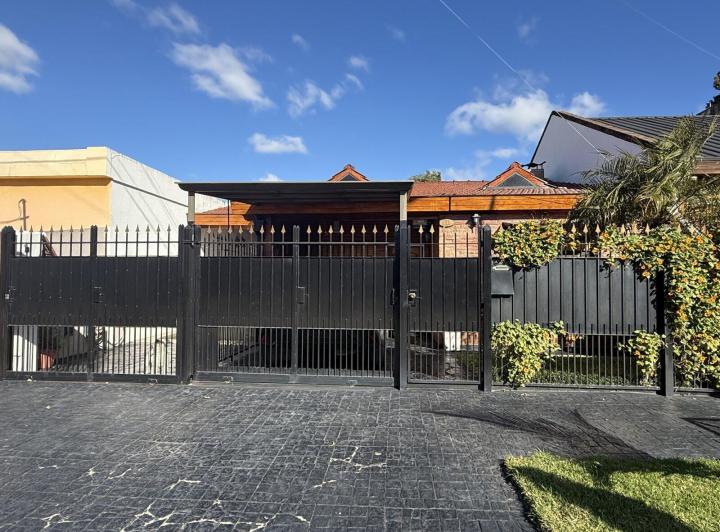 Casa · 350m² · 4 Ambientes · 4 Cocheras