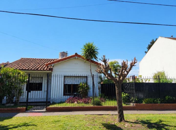 Casa · 130m² · 4 Ambientes · 1 Cochera