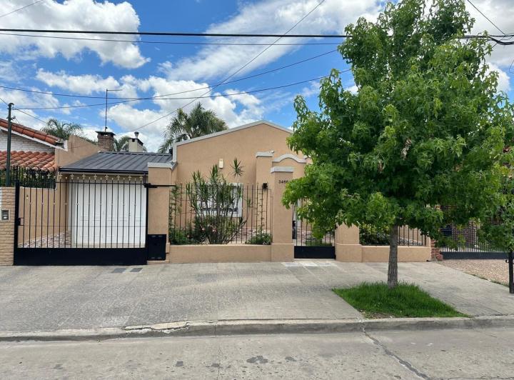 Casa · 170m² · 4 Ambientes · 3 Cocheras