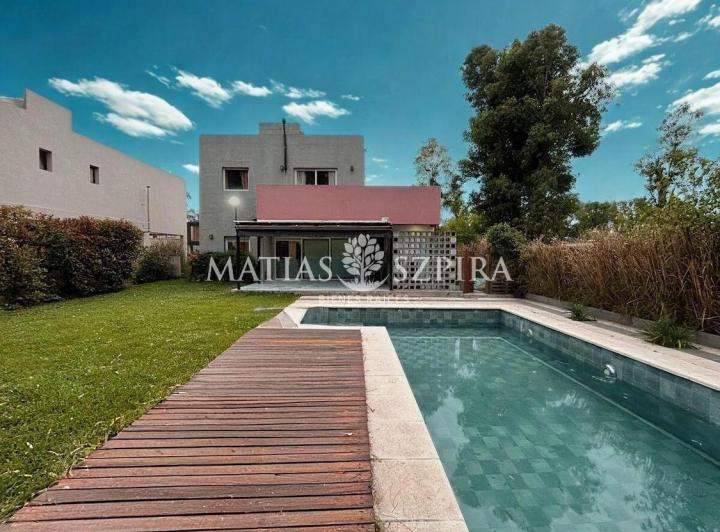Casa · 163m² · 5 Ambientes · 1 Cochera