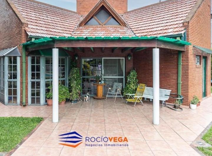 Casa · 180m² · 4 Ambientes · 3 Cocheras