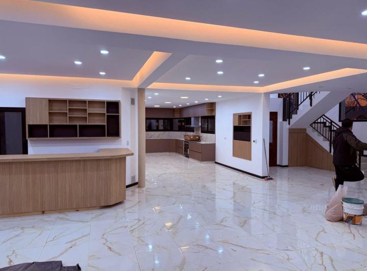 Casa · 310m² · 5 Ambientes · 6 Cocheras