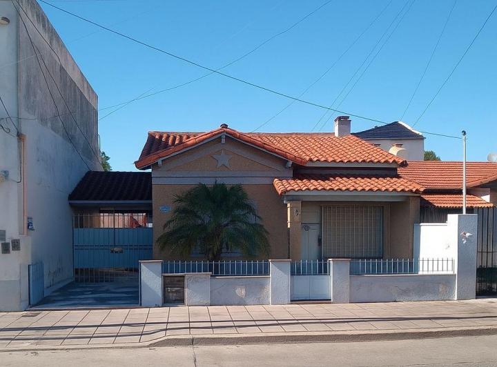 Casa · 208m² · 6 Ambientes · 2 Cocheras