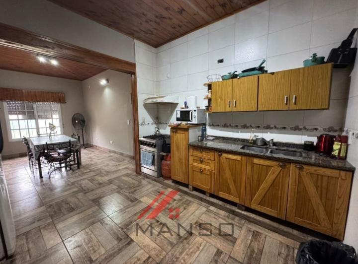 Casa · 100m² · 4 Ambientes · 2 Cocheras