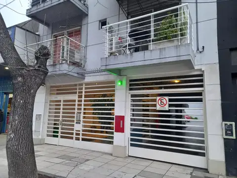 Departamento 1 ambiente al frente con balcón en villa pueyrredon