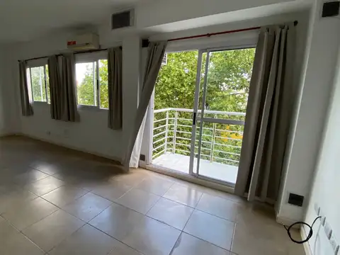 Alquiler depto monoambiente con balcón parque chas