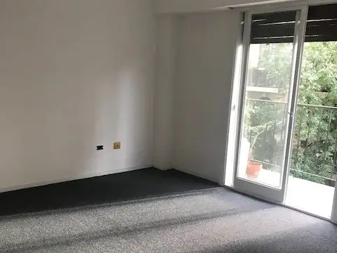 Alquiler 2 ambientes con balcon y baulera de  4mtrs x 2mtrs
