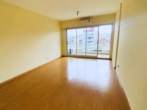 Monoambiente muy luminoso, balcón con vista abierta, contrafrente, amenities