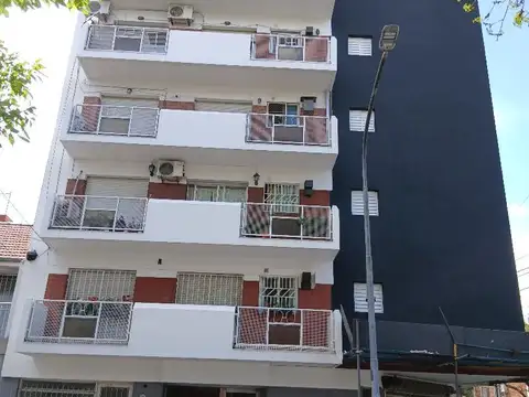 Excelente departamento de 2 amb, muy luminoso e impecable estado