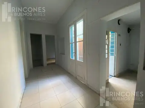 Casa de dos plantas sobre lote propio — 251 m²