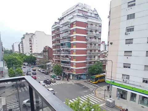 Impecable monoambiente con balcon en av belgrano al 3000, balvanera