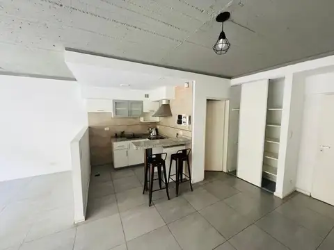Alquiler monoambiente con balcón barracas