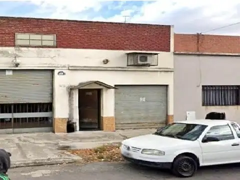 Muy buen galpón. excelente ubicación.
