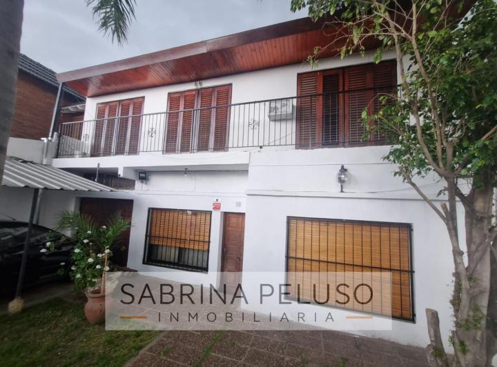 Casa · 200m² · 6 Ambientes · 3 Cocheras