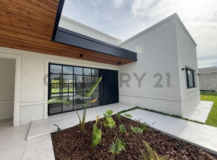 Casa · 330m² · 5 Ambientes · 2 Cocheras