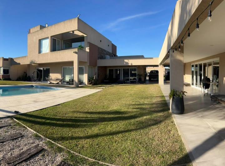 Casa · 445m² · 8 Ambientes
