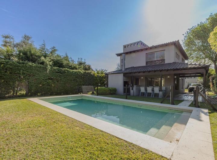 Casa · 158m² · 4 Ambientes · 1 Cochera