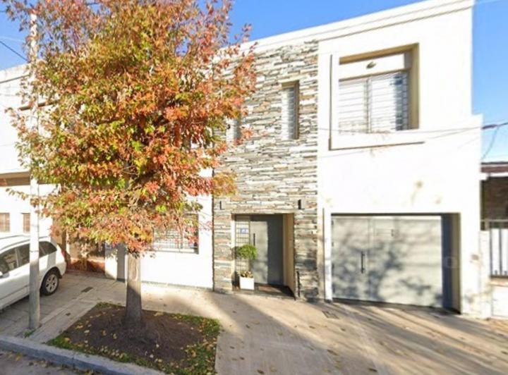 Casa · 225m² · 4 Ambientes · 1 Cochera