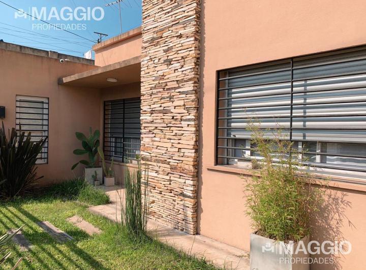Casa · 120m² · 3 Ambientes · 2 Cocheras