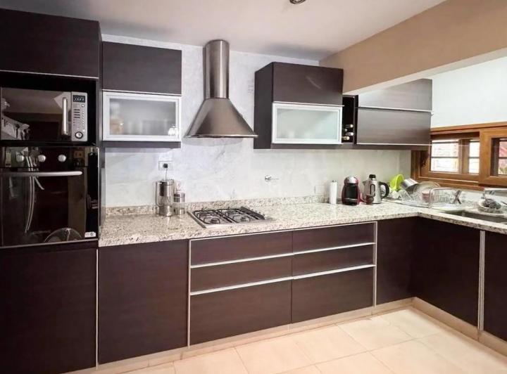 Casa · 180m² · 5 Ambientes · 1 Cochera