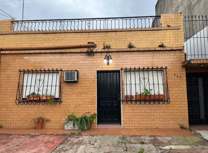 Casa · 99m² · 4 Ambientes · 3 Cocheras