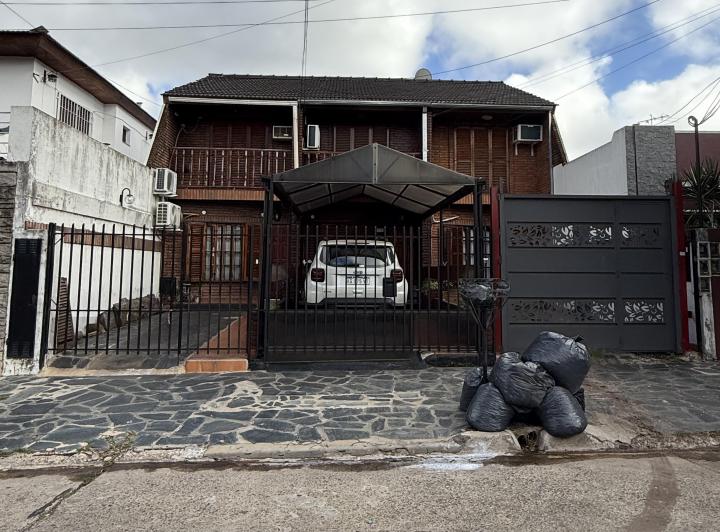 Casa · 1m² · 3 Ambientes