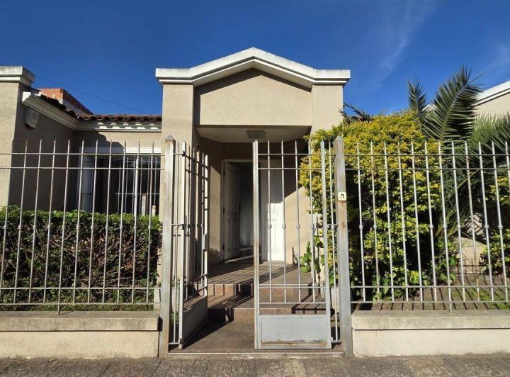 Casa · 135m² · 4 Ambientes · 2 Cocheras