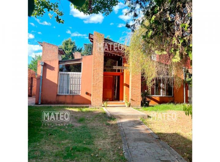 Casa · 1m² · 4 Ambientes