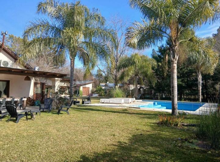 Casa · 200m² · 5 Ambientes · 2 Cocheras