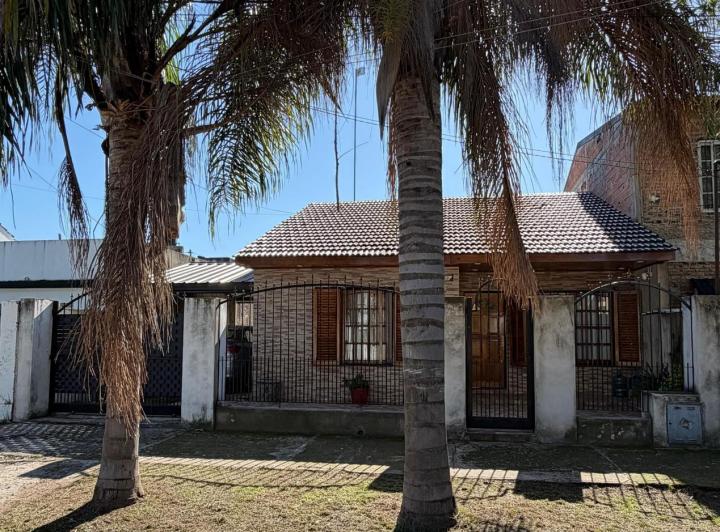 Casa · 165m² · 4 Ambientes · 3 Cocheras