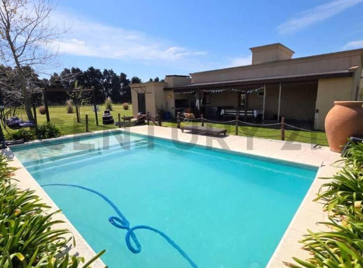 Casa · 177m² · 5 Ambientes · 2 Cocheras