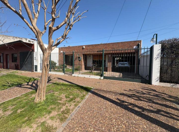 Casa · 236m² · 7 Ambientes · 1 Cochera