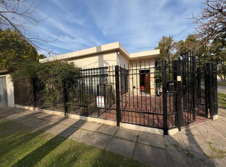 Casa · 103m² · 3 Ambientes · 1 Cochera