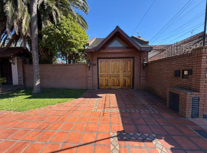 Casa · 120m² · 4 Ambientes · 2 Cocheras